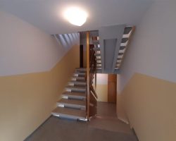 Pleskanje hodnikov in stopnišč