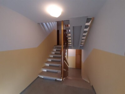 Pleskanje hodnikov in stopnišč